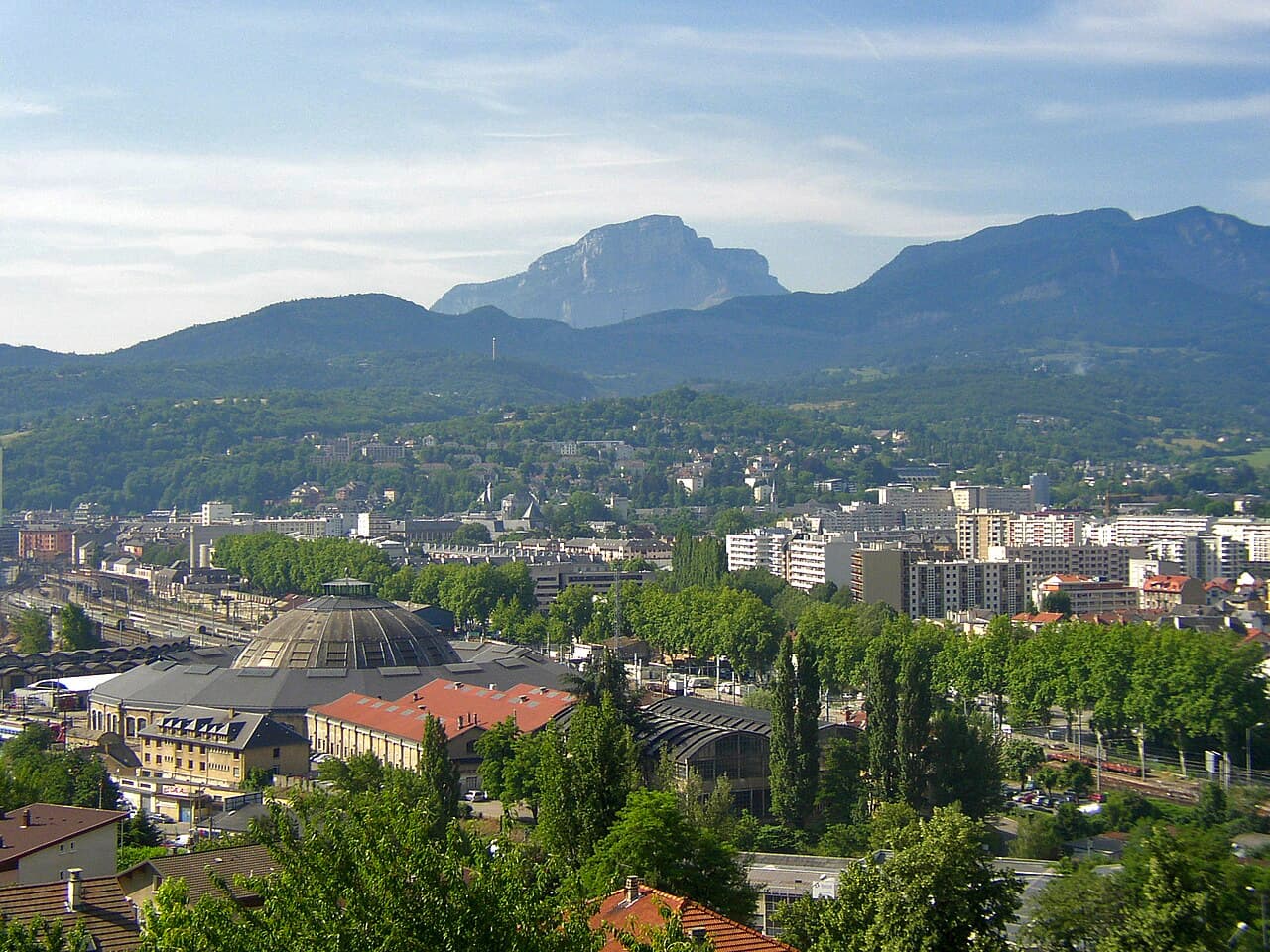 Vue de Chambéry et des montagnes depuis les hauteurs de la ville